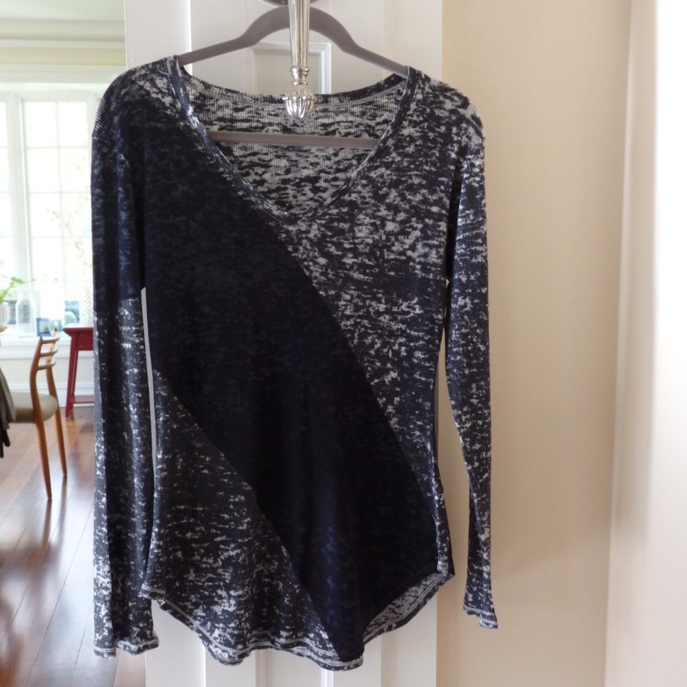 Go Couture V Neck Color Block Marled Pattern Top … - image 5